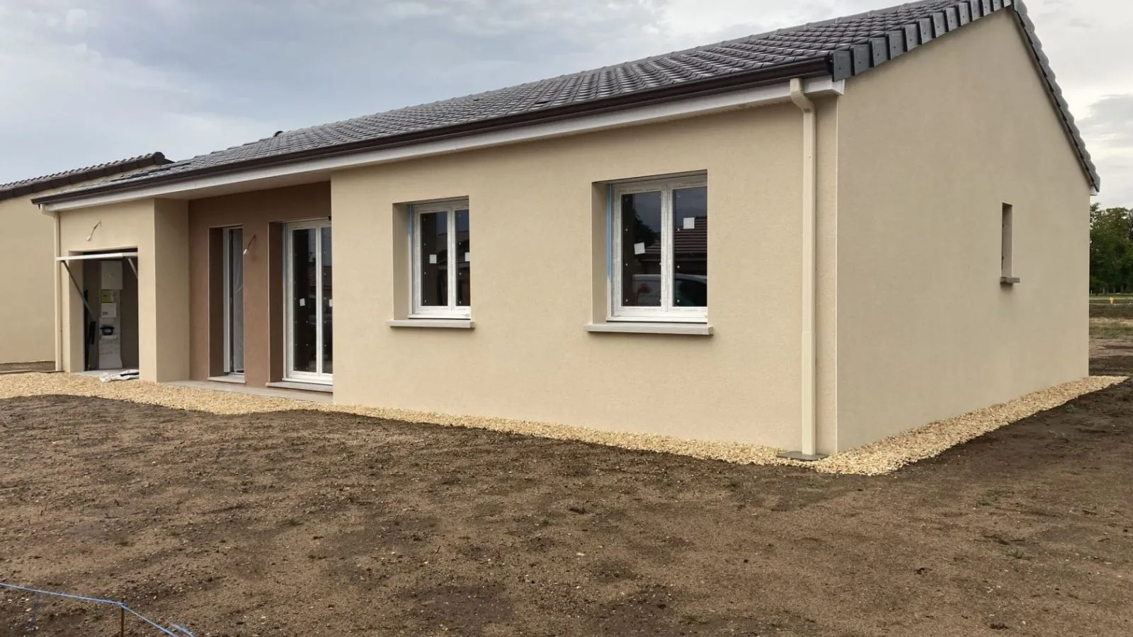 Maison droite avec renfoncement à Avermes à AVERMES