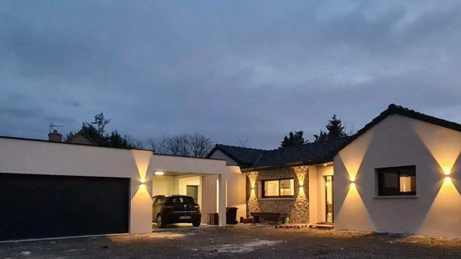 Villa contemporaine de plain-pied à Neuilly-le-Réal à NEUILLY-LE-REAL