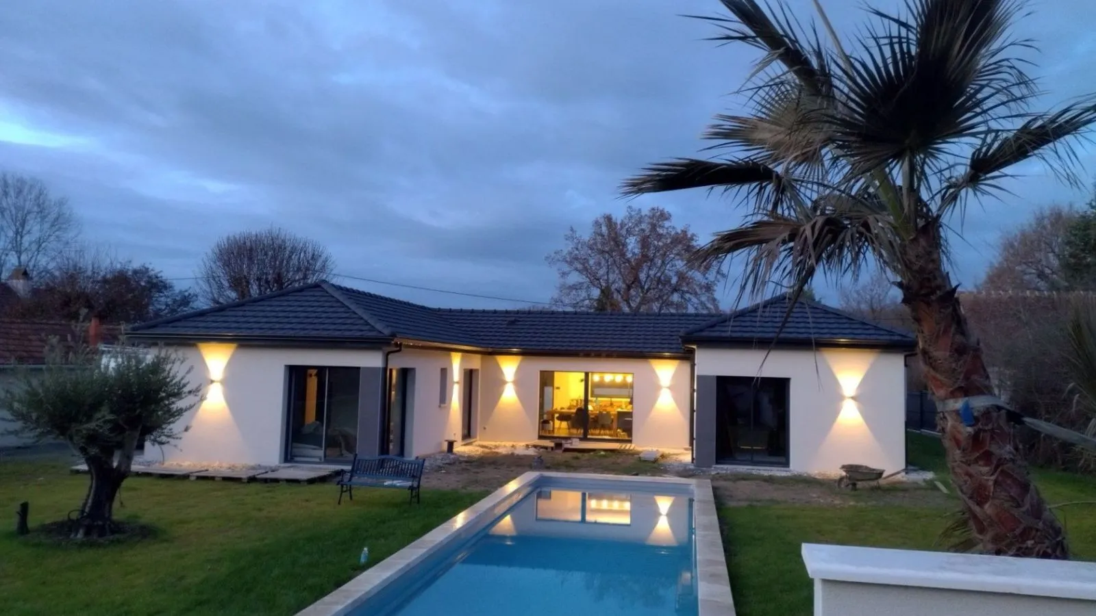 Villa contemporaine de plain-pied à Neuilly-le-Réal à NEUILLY-LE-REAL