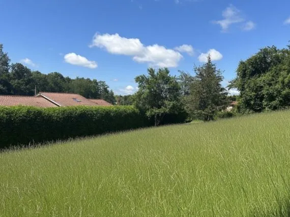 Terrain à bâtir de 670 m² à LIERGUES (69)