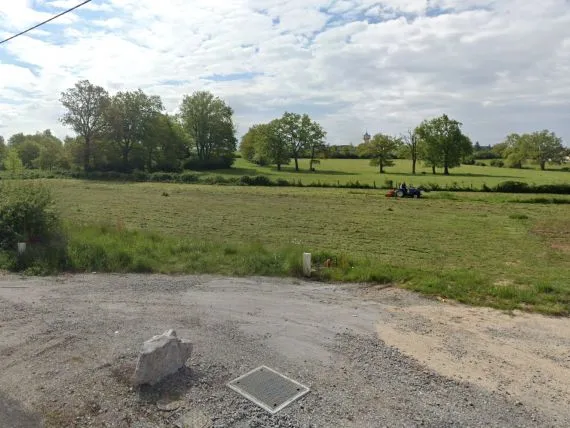 Terrain à bâtir de 581 m² à YZEURE (03)