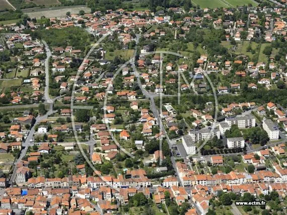 Terrain à bâtir de 470 m² à MOZAC (63)