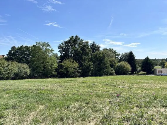 Terrain à bâtir de 840 m² à MONTCEAU-LES-MINES (71)