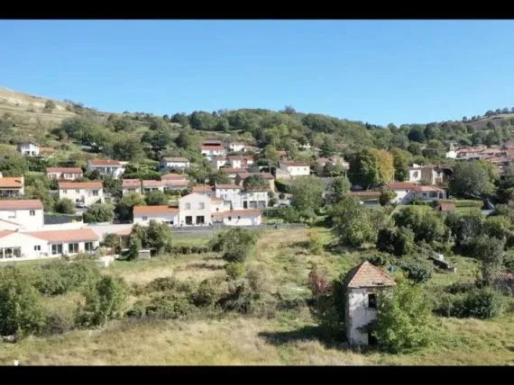 Terrain à bâtir de 990 m² à PARENT (63)