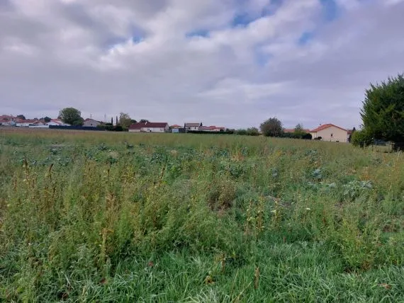Terrain à bâtir de 314 m² à LES MARTRES-D'ARTIERE (63)
