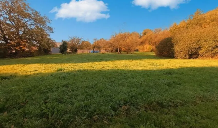 Terrain à bâtir de 2460 m² à MACON (71)