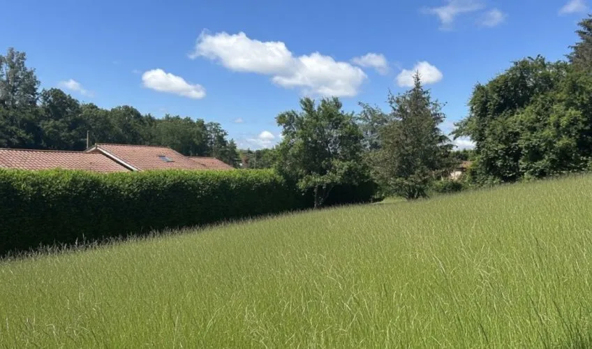 Terrain à bâtir de 670 m² à LIERGUES (69)