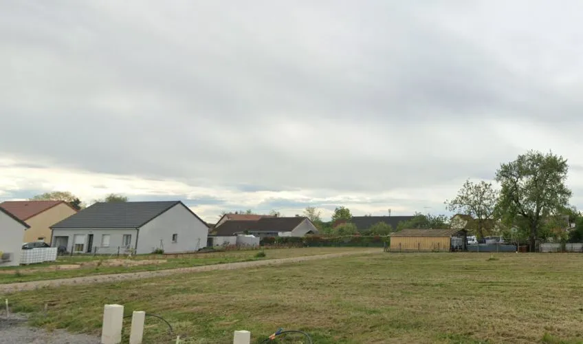 Terrain à bâtir de 613 m² à MONTBEUGNY (03)