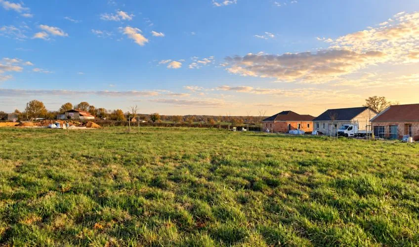 Terrain à bâtir de 915 m² à PALINGES (71)