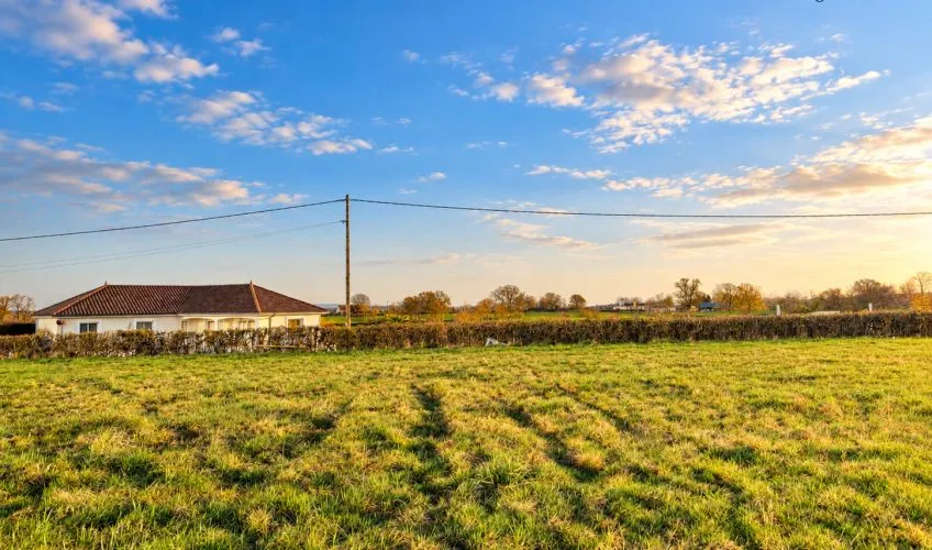Terrain à bâtir de 915 m² à PALINGES (71)