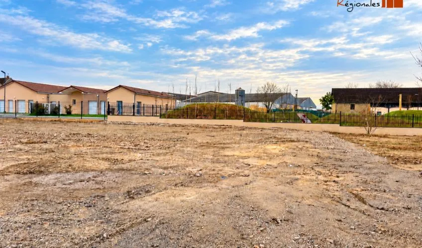 Terrain à bâtir de 601 m² à GUEUGNON (71)