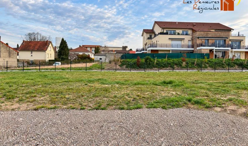 Terrain à bâtir de 601 m² à GUEUGNON (71)