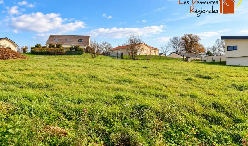 Terrain à bâtir de 627 m² à PARAY-LE-MONIAL (71)