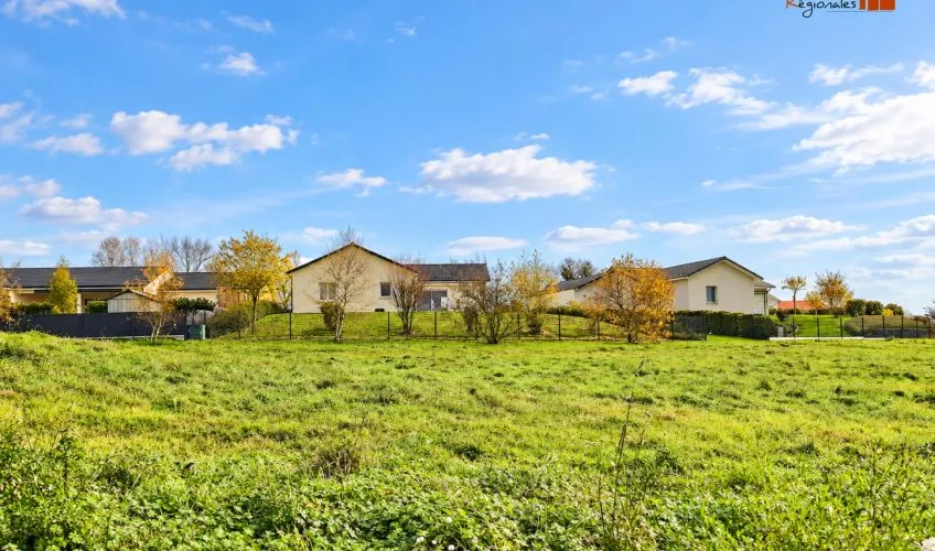 Terrain à bâtir de 627 m² à PARAY-LE-MONIAL (71)
