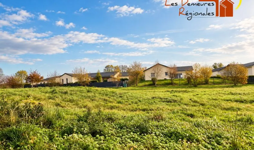 Terrain à bâtir de 627 m² à PARAY-LE-MONIAL (71)